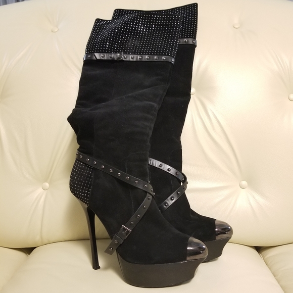 Glossi - Picture 1 of 7